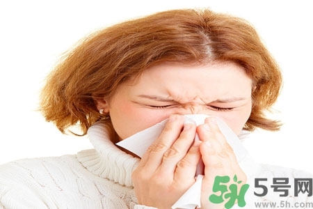 怎么樣用生理鹽水清洗鼻腔？用生理鹽水清理鼻腔的方法？