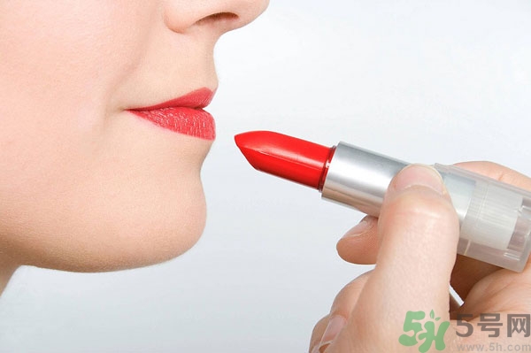 唇色淺用什么顏色的口紅？涂什么顏色的口紅最自然？