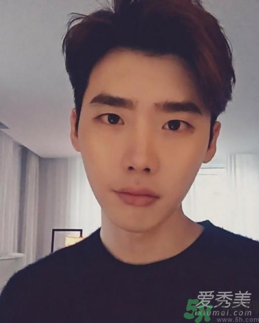 李鐘碩發(fā)型是什么？姜哲發(fā)型是什么？