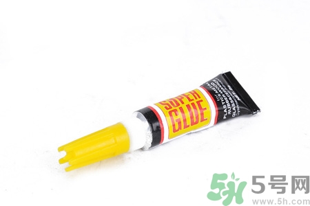 502膠水怎么洗？如何祛除衣服上的膠水？