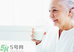 老年人骨質(zhì)疏松吃什么好？骨質(zhì)疏松應該如何預防？