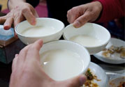 喝糯米酒能豐胸嗎？喝米酒能護(hù)膚嗎？