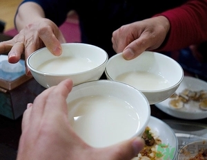 喝糯米酒能豐胸嗎？喝米酒能護(hù)膚嗎？