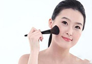 bb霜能涂在眼睛周?chē)鷨?？bb霜涂在眼睛周?chē)惺裁春μ帲?></a>
      <p class=