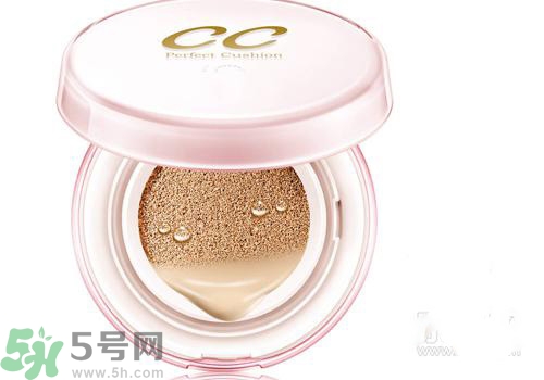 cc霜和防曬霜哪個(gè)先用？cc霜和防曬霜的使用順序