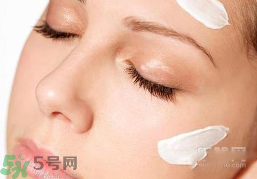 cc霜和粉底液的區(qū)別 cc霜和粉底液哪個先用？