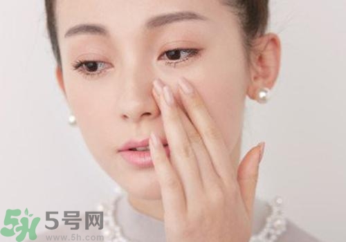 cc霜和粉底液的區(qū)別 cc霜和粉底液哪個先用？