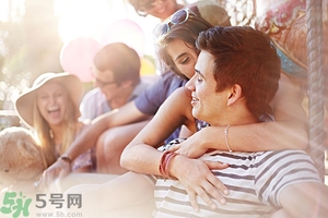 女生喜歡成熟的男生嗎？女生喜歡成熟穩(wěn)重的類型嗎？