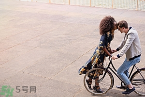 女生喜歡成熟的男生嗎？女生喜歡成熟穩(wěn)重的類型嗎？
