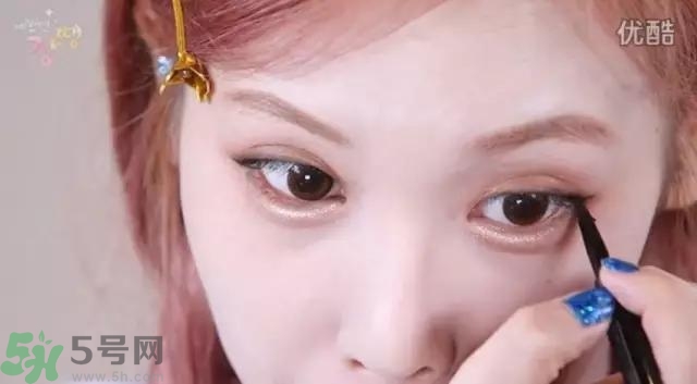 戴眼鏡怎么化妝？眼鏡妝怎么畫