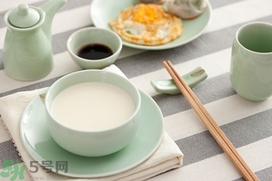 豆奶粉結(jié)塊還能喝嗎？豆奶粉分層還能喝嗎？
