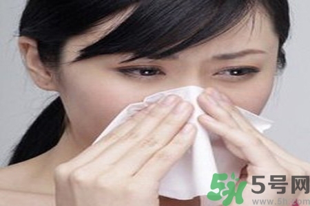 過(guò)敏性鼻炎的發(fā)病因素是什么？過(guò)敏性鼻炎的并發(fā)癥有哪些？