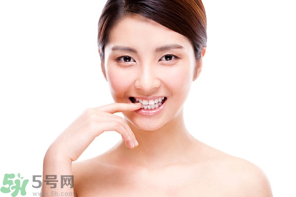 寶寶為什么喜歡咬指甲？寶寶咬指甲是怎么回事？