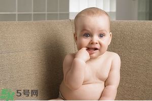 寶寶為什么喜歡咬指甲？寶寶咬指甲是怎么回事？