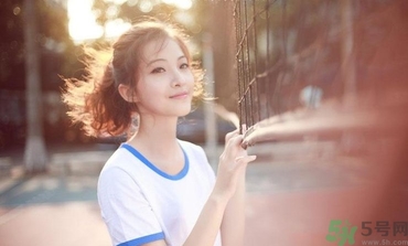 13歲女生平胸怎么辦？13歲女生平胸正常嗎？