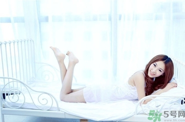 初一女孩能穿情趣內(nèi)衣嗎？初中女生應(yīng)該穿什么內(nèi)衣？