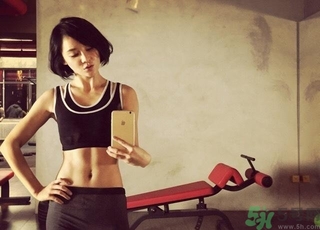 女生健身喝什么牛奶好？女生健身吃什么好？