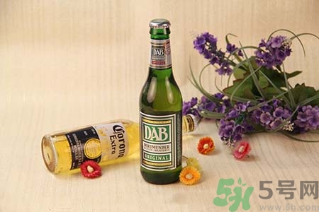 男子喝冰啤后洗澡出血 喝冰啤后可以洗澡嗎？