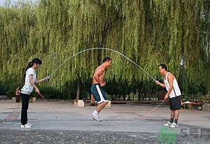 跳繩減肥快還是跑步減肥快？跳繩減肥最佳時(shí)間是什么時(shí)候？