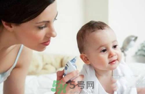 寶寶發(fā)燒多久量一次體溫？寶寶發(fā)燒怎么量體溫？