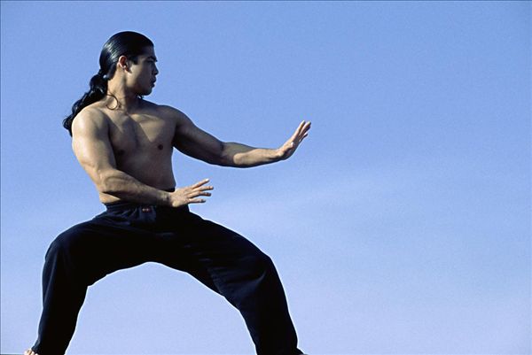 深蹲的正確做法 深蹲的標(biāo)準(zhǔn)動(dòng)作是怎樣的？
