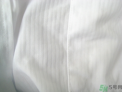 衣服長黑點怎么洗掉？衣服上長霉點怎么去除？