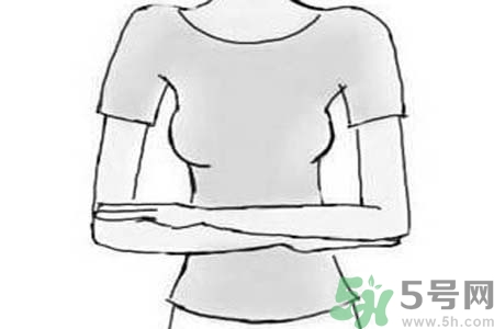 胸部一大一小怎么辦？乳房一大一小的原因是什么？