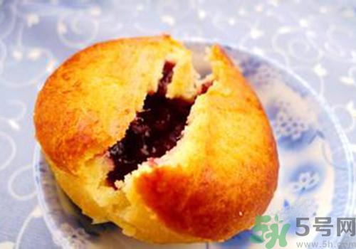 月餅裂開了是怎么回事？月餅開裂了可以吃嗎？
