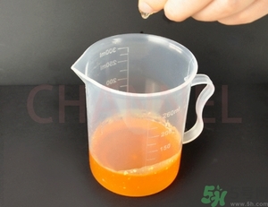 潤(rùn)唇膏怎么做？潤(rùn)唇膏自制方法