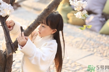 11歲女孩胸部發(fā)育正常嗎？11歲女生的標(biāo)準(zhǔn)胸圍是多少？