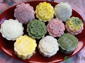冰皮月餅怎么吃？冰皮月餅怎么吃對身體好