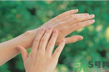 ?手指關(guān)節(jié)疼痛的危害？如何緩解手指關(guān)節(jié)疼痛？