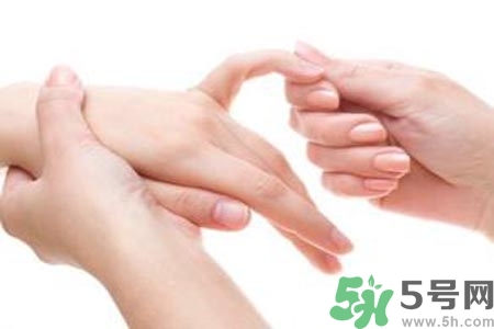 ?手指關(guān)節(jié)疼痛的危害？如何緩解手指關(guān)節(jié)疼痛？