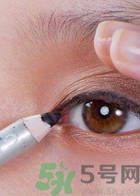 眼線(xiàn)怎么畫(huà)好看圖解？單眼皮怎么畫(huà)眼線(xiàn)好看？