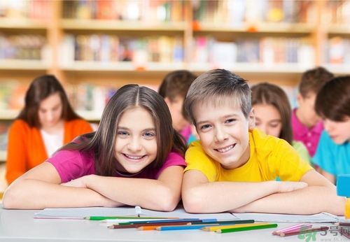 怎么讓女孩子喜歡自己？怎么讓男孩子喜歡自己？