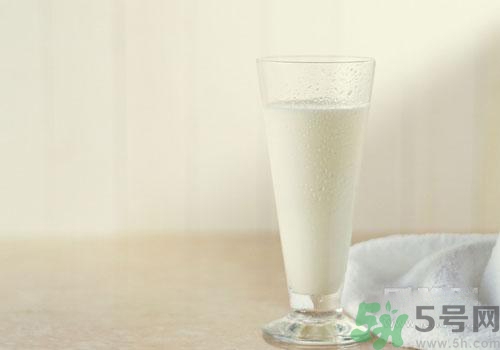 晚上喝純牛奶會長胖嗎？純牛奶什么喝比較好？