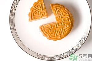 月餅的熱量高嗎？吃一個月餅會長胖嗎？