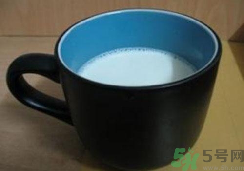 喝純牛奶會(huì)上火嗎？喝純牛奶有什么壞處？