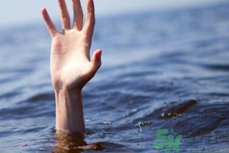溺水怎么辦？溺水如何自救？