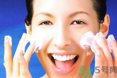 太陽(yáng)穴長(zhǎng)痘怎么辦？如何祛除太陽(yáng)穴上的痘痘？