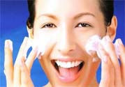 鼻子兩側(cè)長痘的原因是什么？如何去除鼻子兩側(cè)的痘？