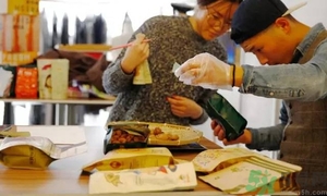 三只松鼠和百草味哪個好？三只松鼠和百草味哪個好吃？