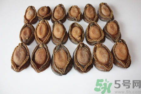 鮑魚的營養(yǎng)價(jià)值有哪些？鮑魚的藥用價(jià)值是什么？