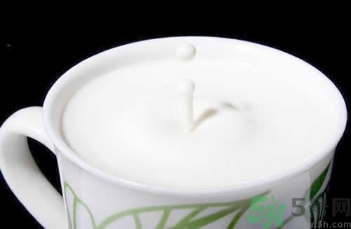 鈣片能和牛奶一起吃嗎？鈣片不能和什么一起吃？