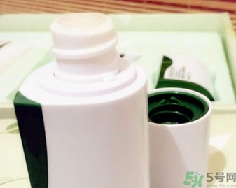 韓后茶蕊嫩白系列適合什么膚質(zhì)？韓后茶蕊baby白適合敏感肌嗎？
