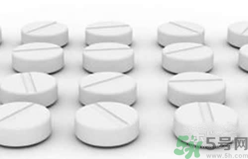 鈣片和維生素c可以一起吃嗎？鈣片和維生素一起吃好不好？