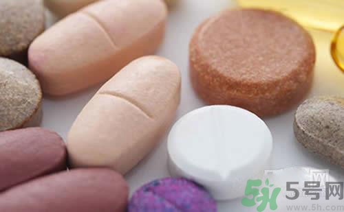 鈣片和維生素c可以一起吃嗎？鈣片和維生素一起吃好不好？