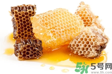 蜂蜜不能和什么一起吃？哪些人不能吃蜂蜜？