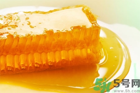蜂蜜不能和什么一起吃？哪些人不能吃蜂蜜？