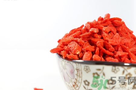 枸杞子泡酒可以壯陽(yáng)嗎？枸杞子泡酒有副作用嗎？